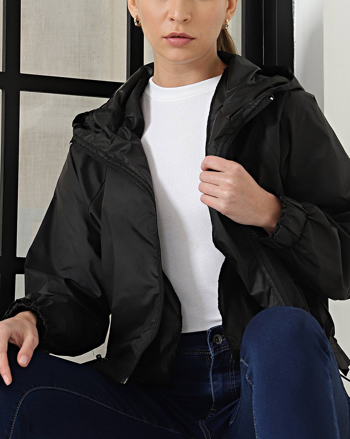 -1117Wx1400H-443318739-black-