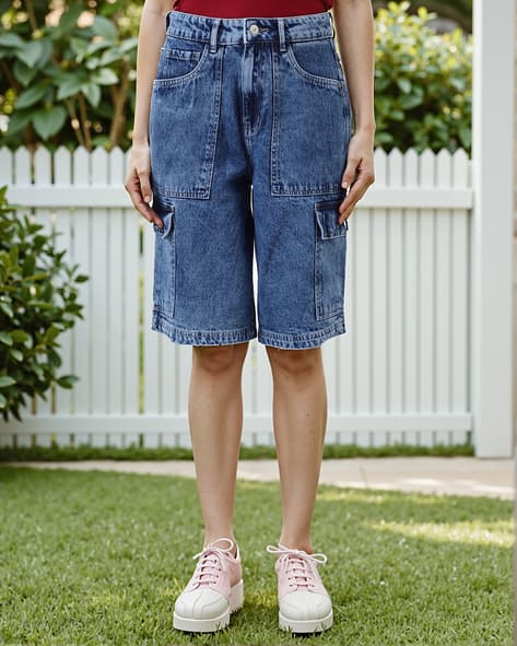 Fashion Knee Long Shorts Ladies White Textured Knee Length Casual