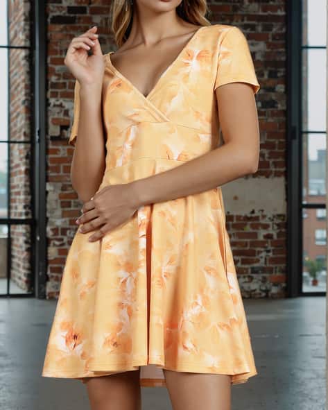 chinese dress ladies SHEIN Women's Short Sleeve Ruched Mini Bodycon Dress Drawstring Side Pencil  Dresses Green XS at Amazon Women's Clothing store