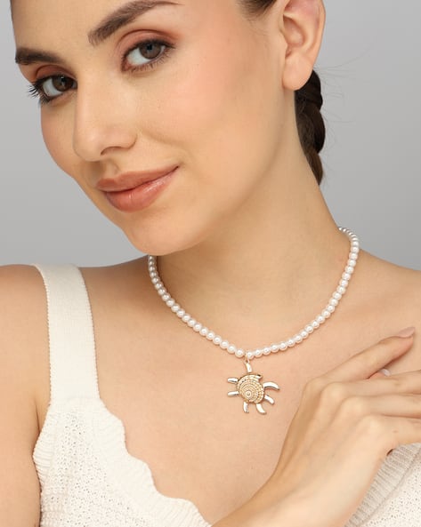 Shein Women Gold Sunburst Design Pearl Short Necklace