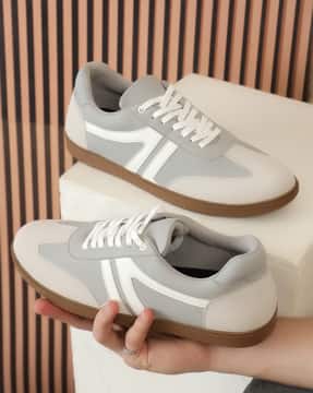 Shein Shein Men Contrast Panelled Lace Up Court Sneakers