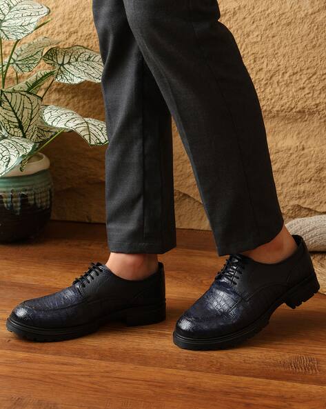 Shein Men Lace Fastening Round Toe Heeled Derby Shoes