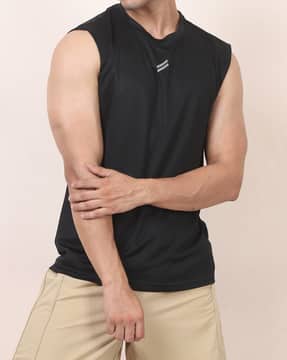 Shein Shein Men Sleeveless Graphic Chest Print Crew Tshirt