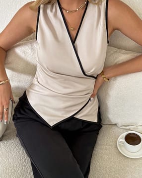 Shein Deep V Neck Sleeveless Contrast Trim Wrap Top-picture-11