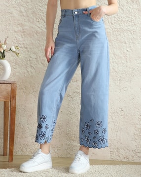 Shein Women Floral Embroidered Scalloped Trim Mid Wash Jeans-image-4