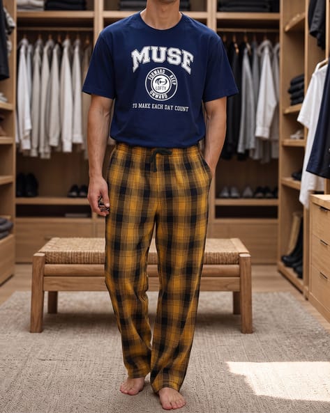 Shein Men Typographic Chest Print Crew Tshirt & Pant Set
