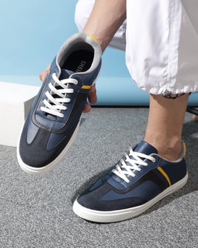 Shein Shein Men Low Top Lace-Up Contrast Panelled Court Sneakers