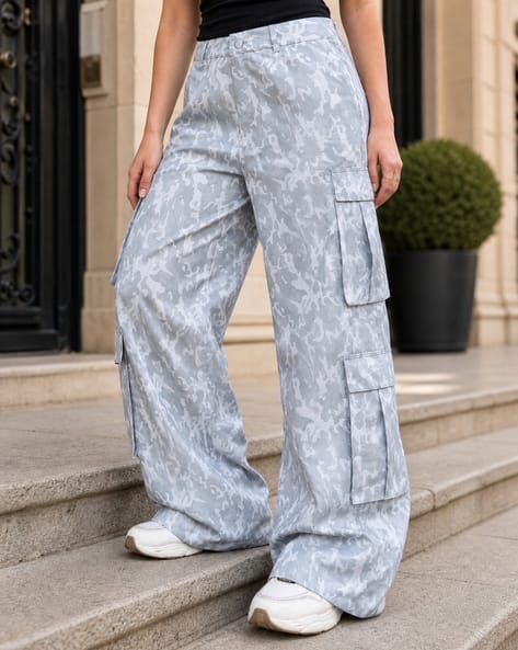 Shein Fly With Button Closure Camouflage Print Cargo Pant