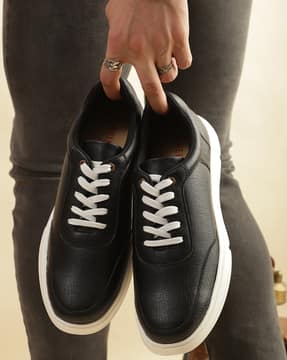 Shein Shein Men Lace Fastening Textured Panelled Court Sneaker